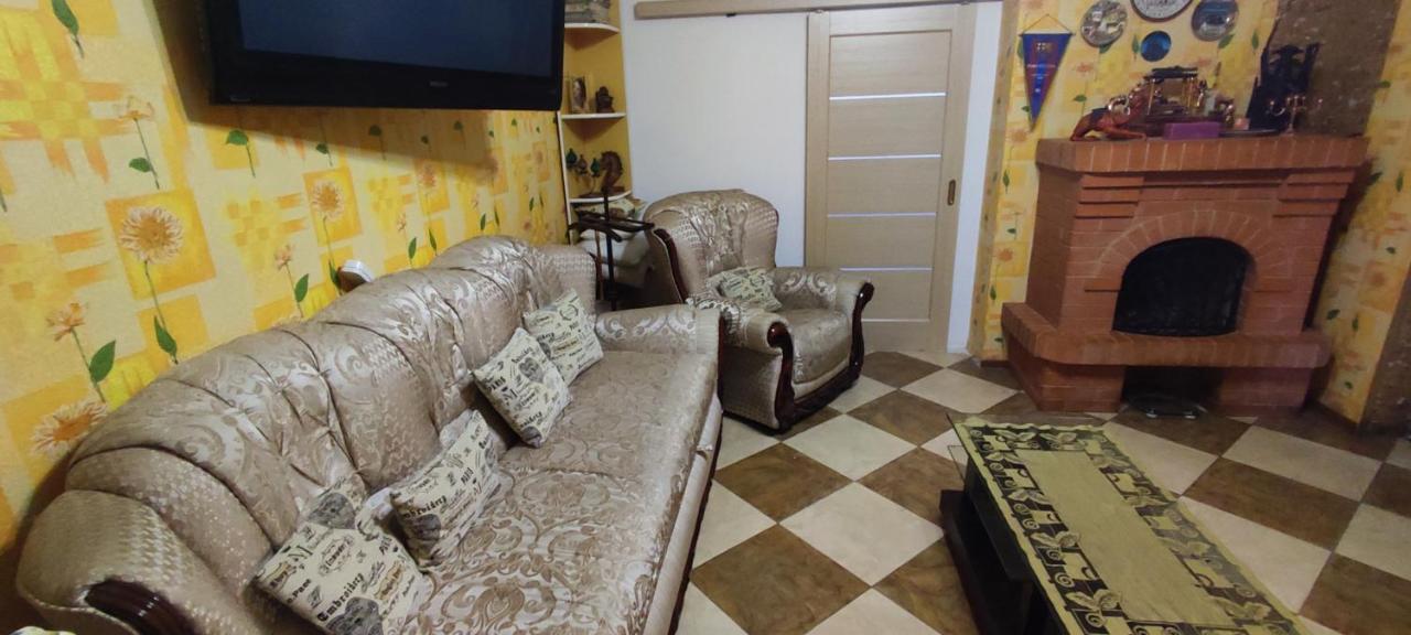 Apartamento Gostevaya Comnata Chernivtsi Exterior foto